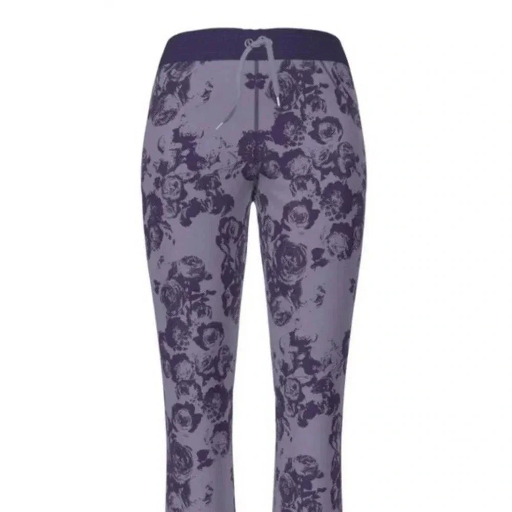 NWT Lularoe Cozy Crystal Purple Floral Cropped Capri Velour‎ Pants Size Medium